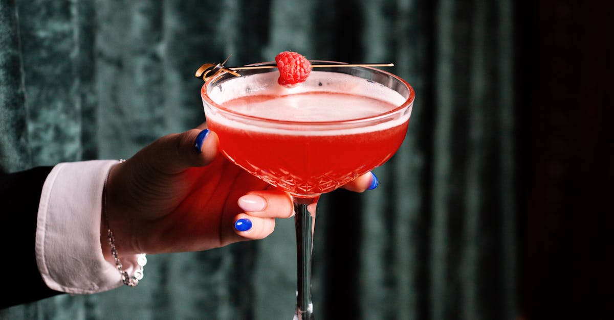 Raspberry Liqueur Cocktails That Don’t Read “Sweet”: 5 Balanced Specs for Modern Lists
